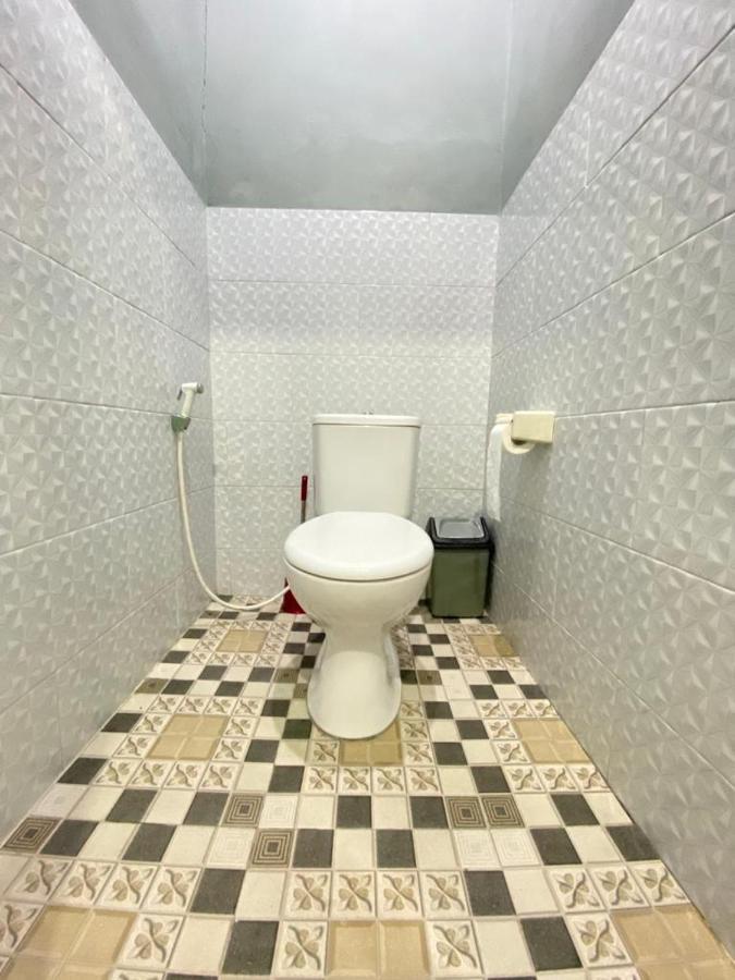 Tara Hostel Batununggul Buitenkant foto