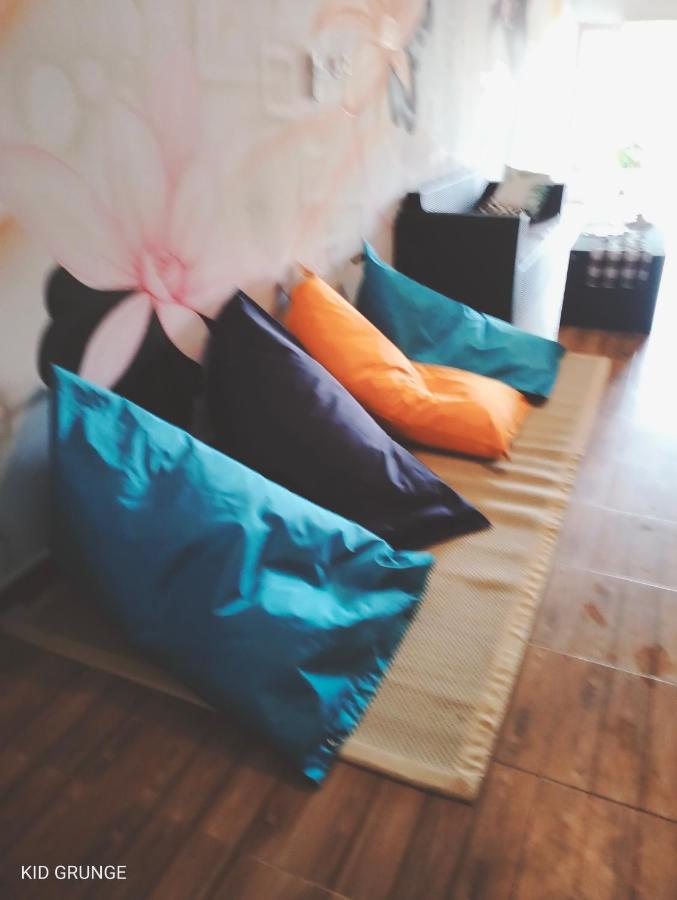 Tara Hostel Batununggul Buitenkant foto