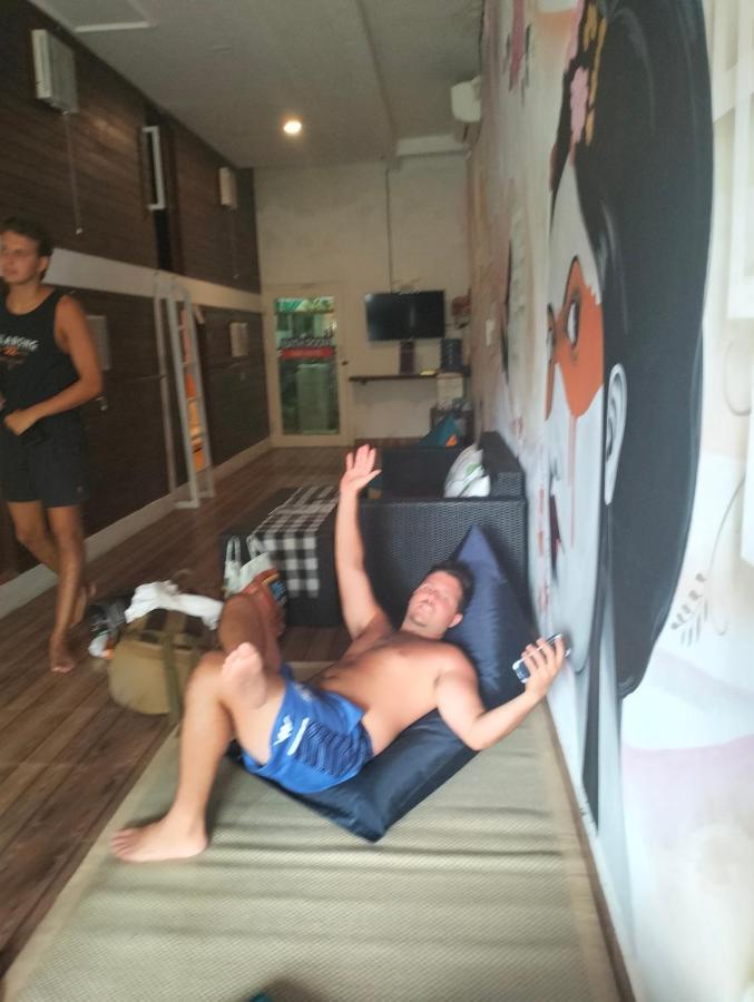 Tara Hostel Batununggul Buitenkant foto