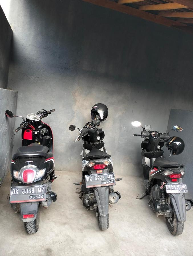 Tara Hostel Batununggul Buitenkant foto