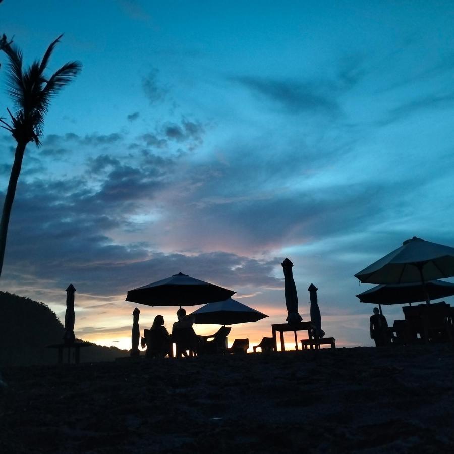 Tara Hostel Batununggul Buitenkant foto