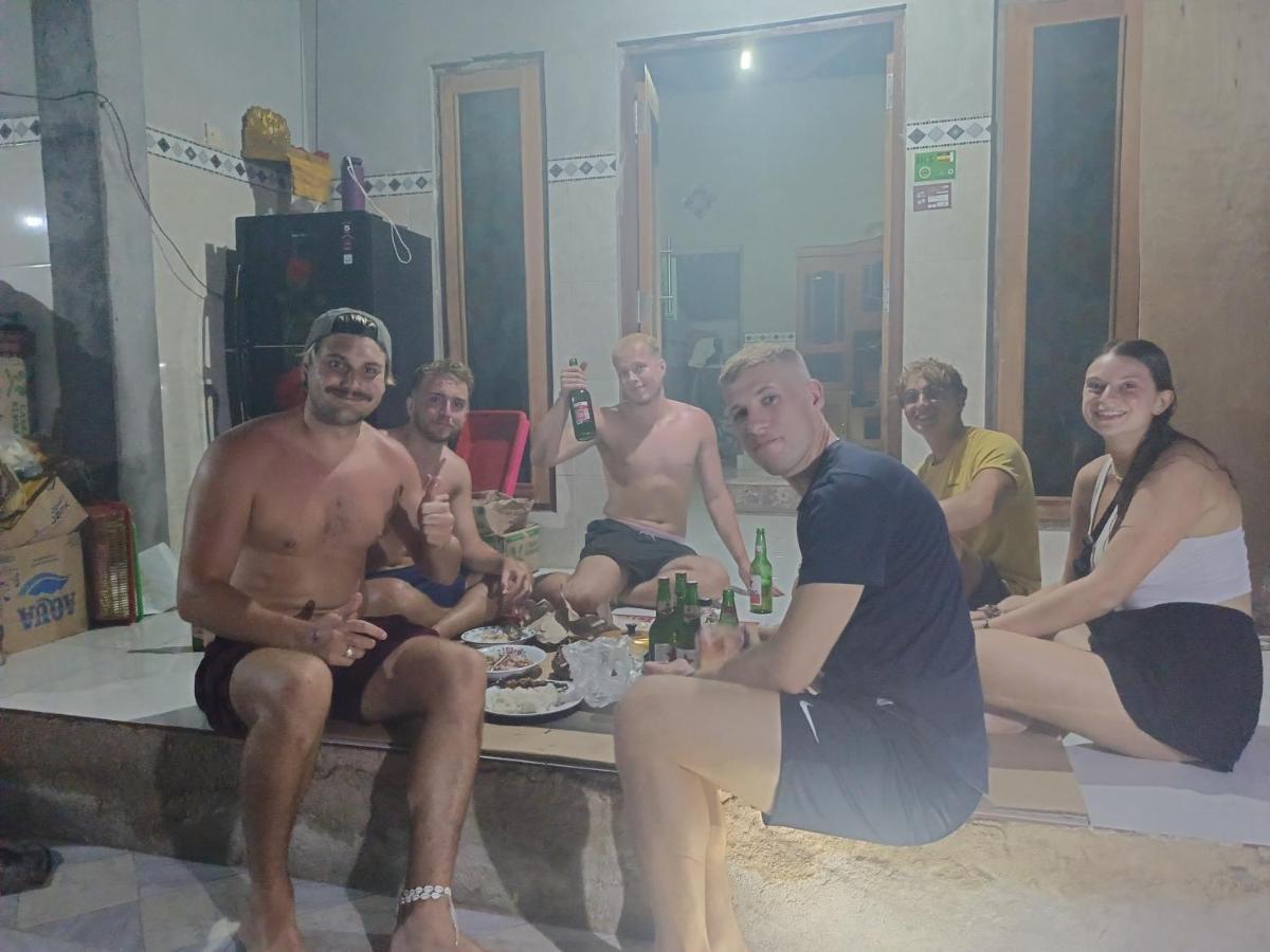 Tara Hostel Batununggul Buitenkant foto